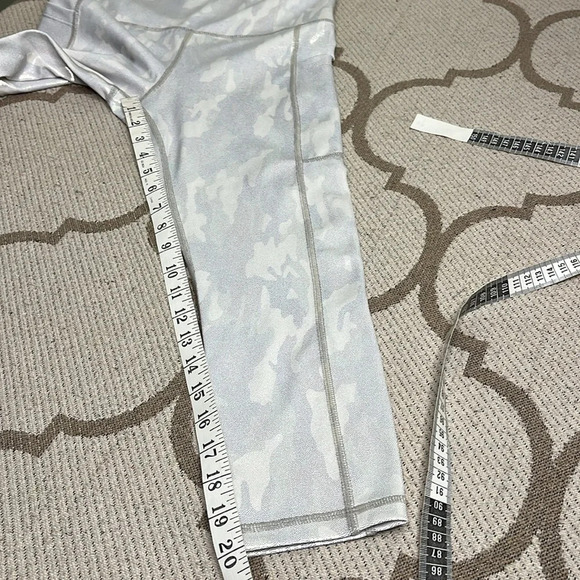Zyia Active Silver Camo Metallic Pocket Light N Tight Hi Rise Capri Leggings - Picture 7 of 16